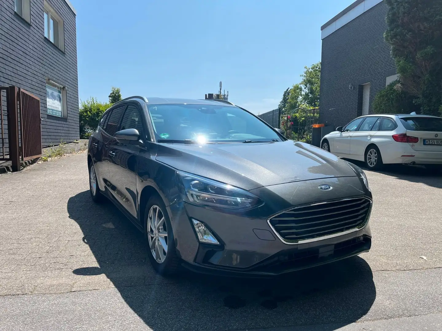 Ford Focus Turnier Cool & Connect/Aut./Kamera/LED Gris - 1