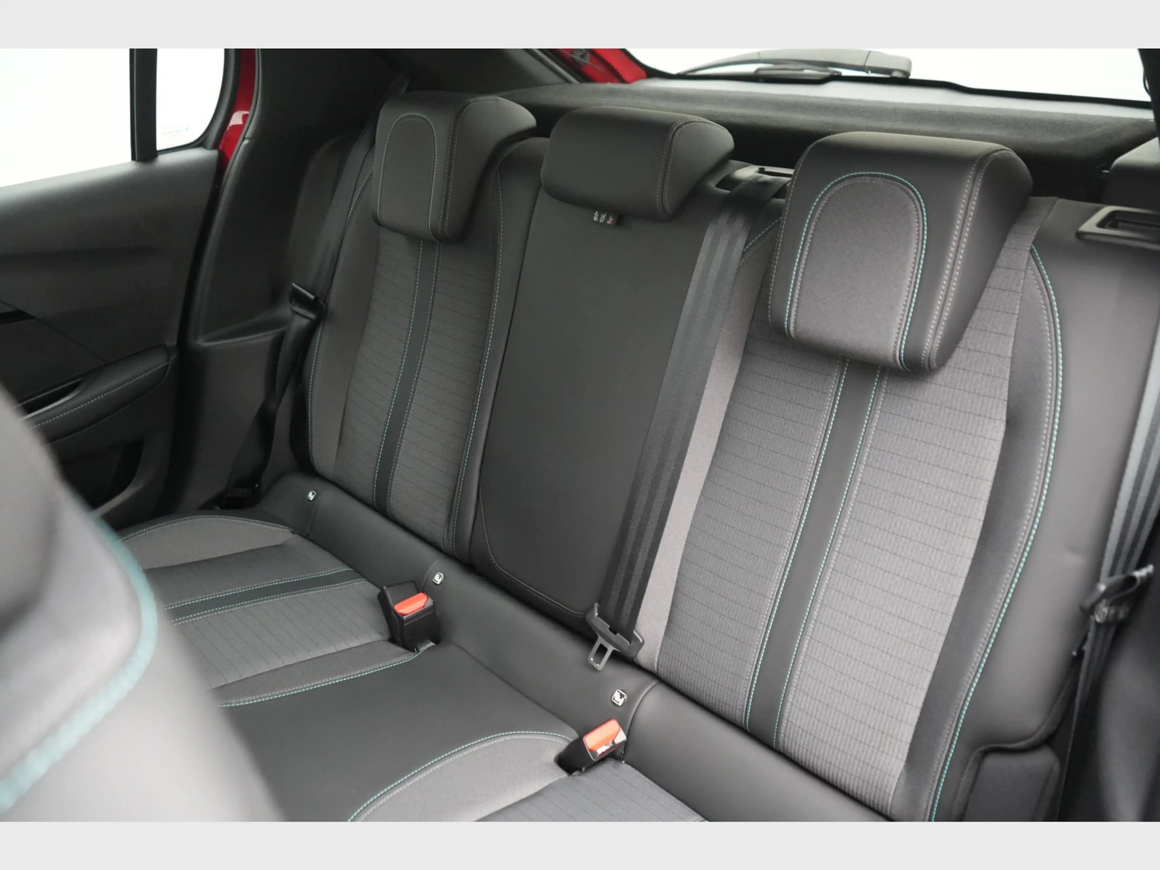 Peugeot 208 1.2i PureTech Allure Pack — photo 12