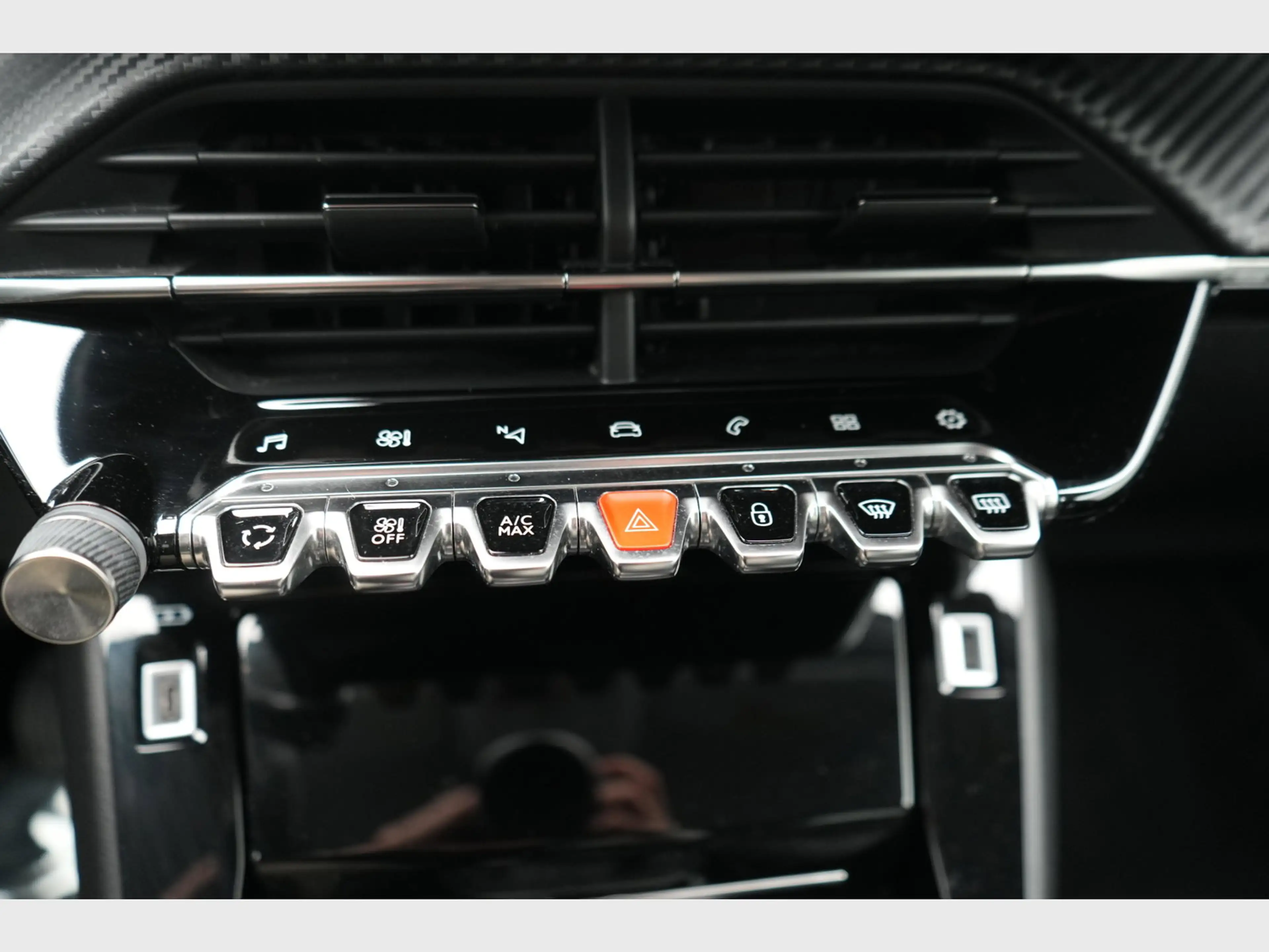 Peugeot 208 1.2i PureTech Allure Pack — photo 14