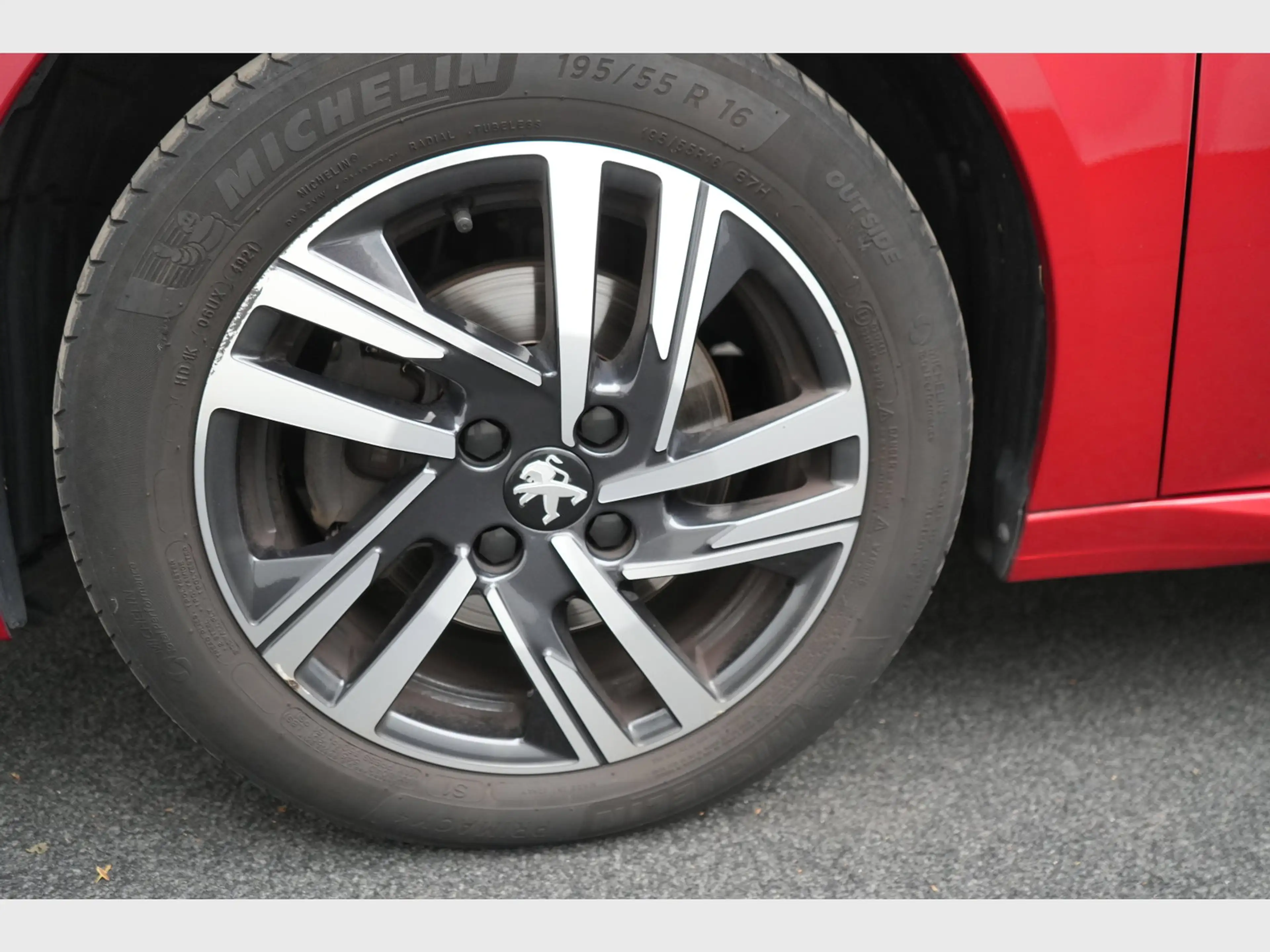 Peugeot 208 1.2i PureTech Allure Pack — photo 9