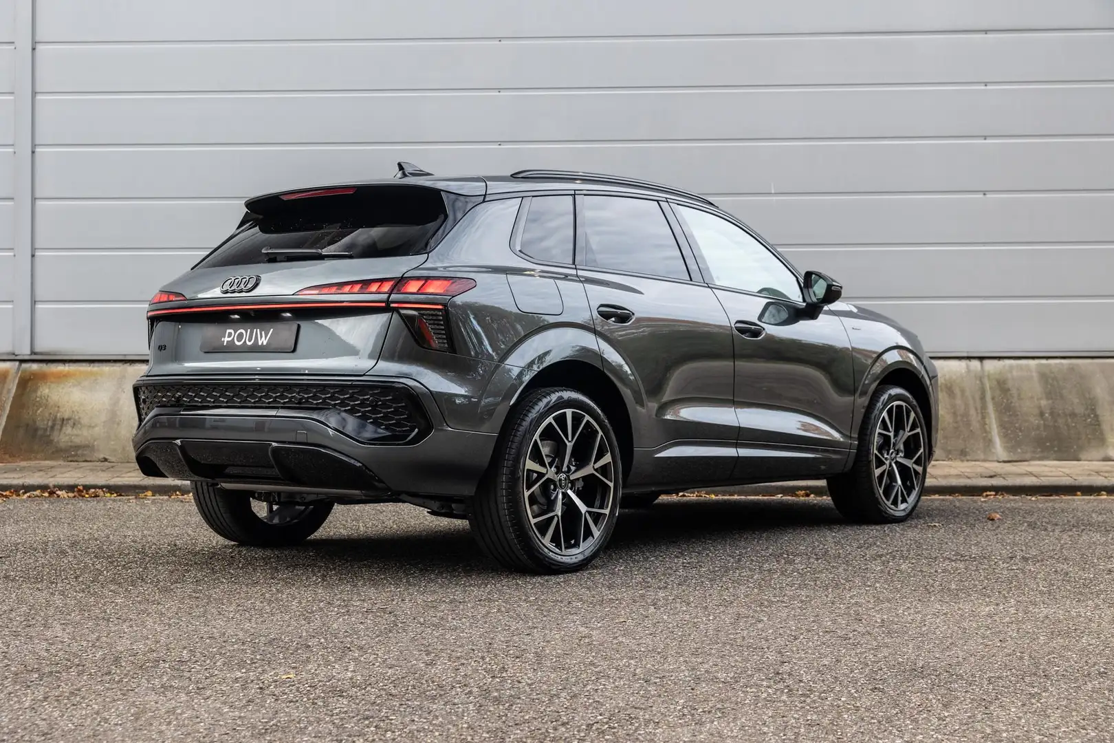 Audi Q3 1.5 e-Hybrid 272pk S Edition | Tech Plus | Panoram Gris - 2