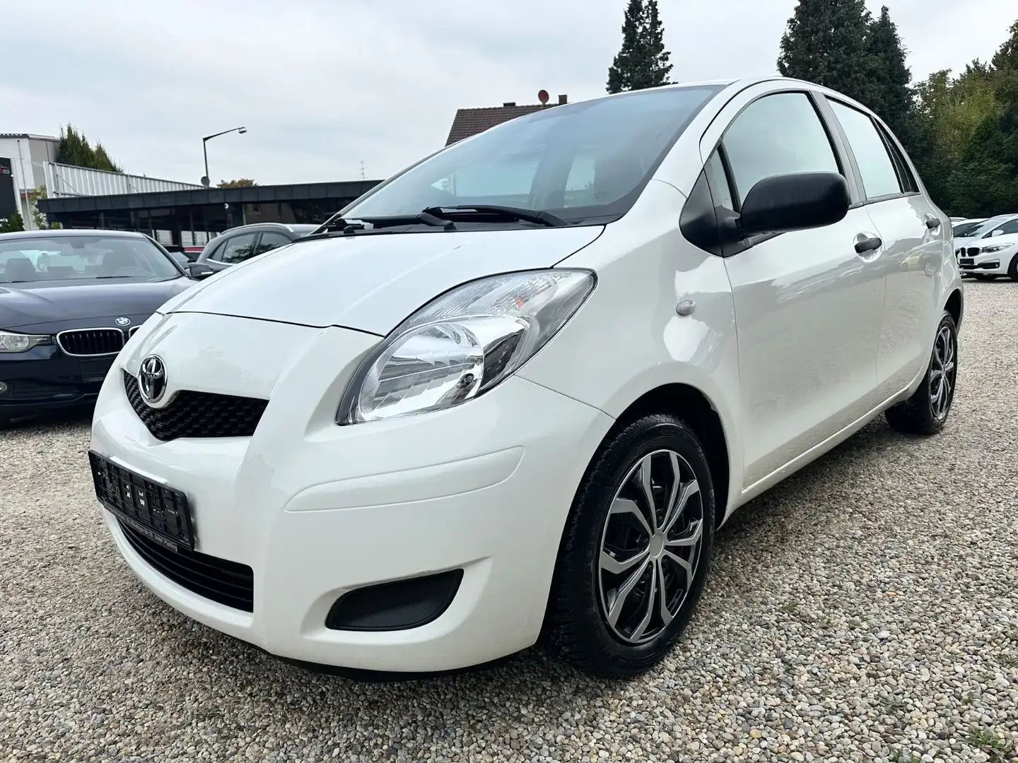 Toyota Yaris Cool 1.33 Org.61TKM*KLIMA*6-GANG* Weiß - 2