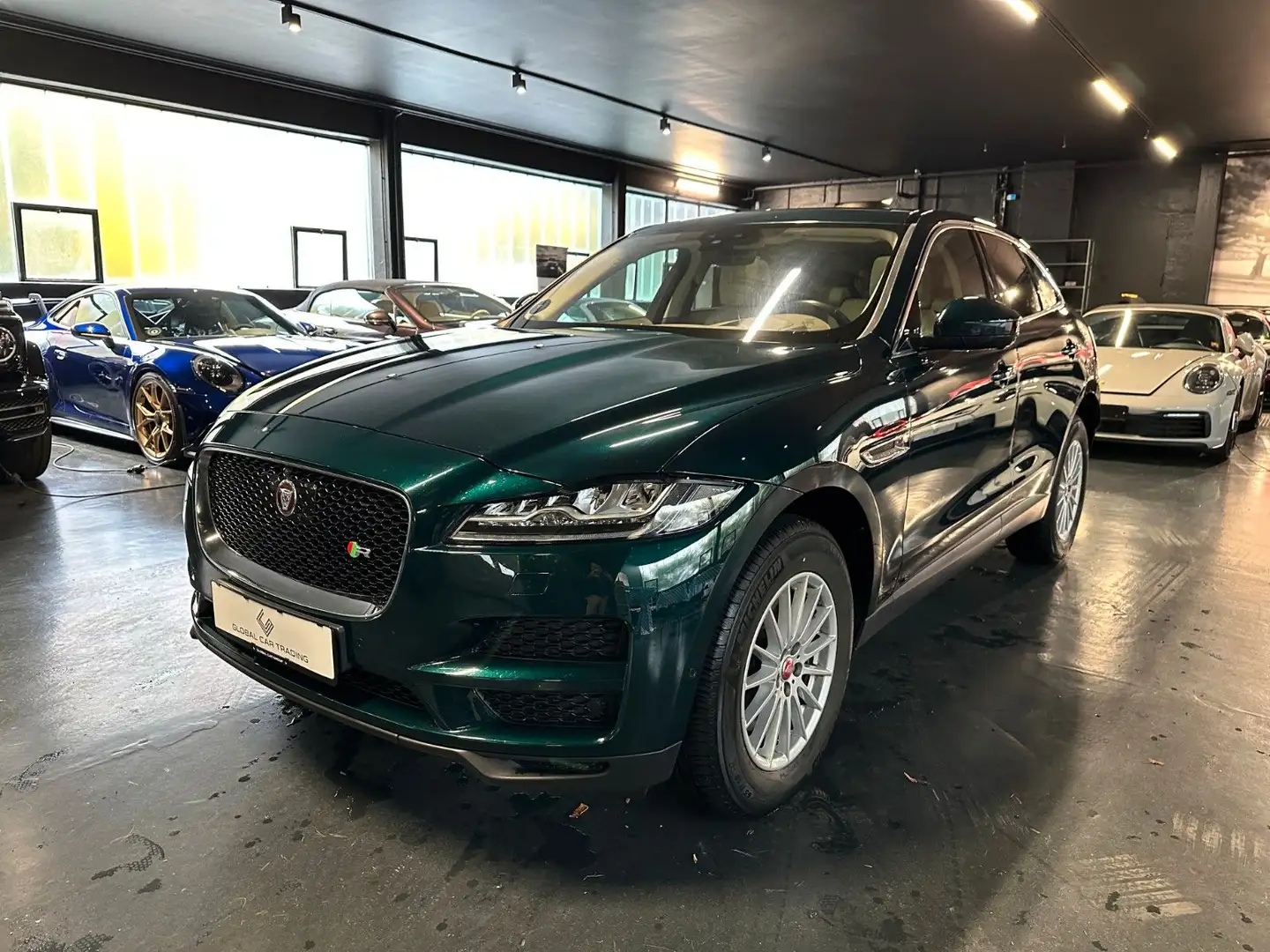 Jaguar F-Pace Portfolio 3,0 D AWD SVO PREMIUM GREEN Vert - 1