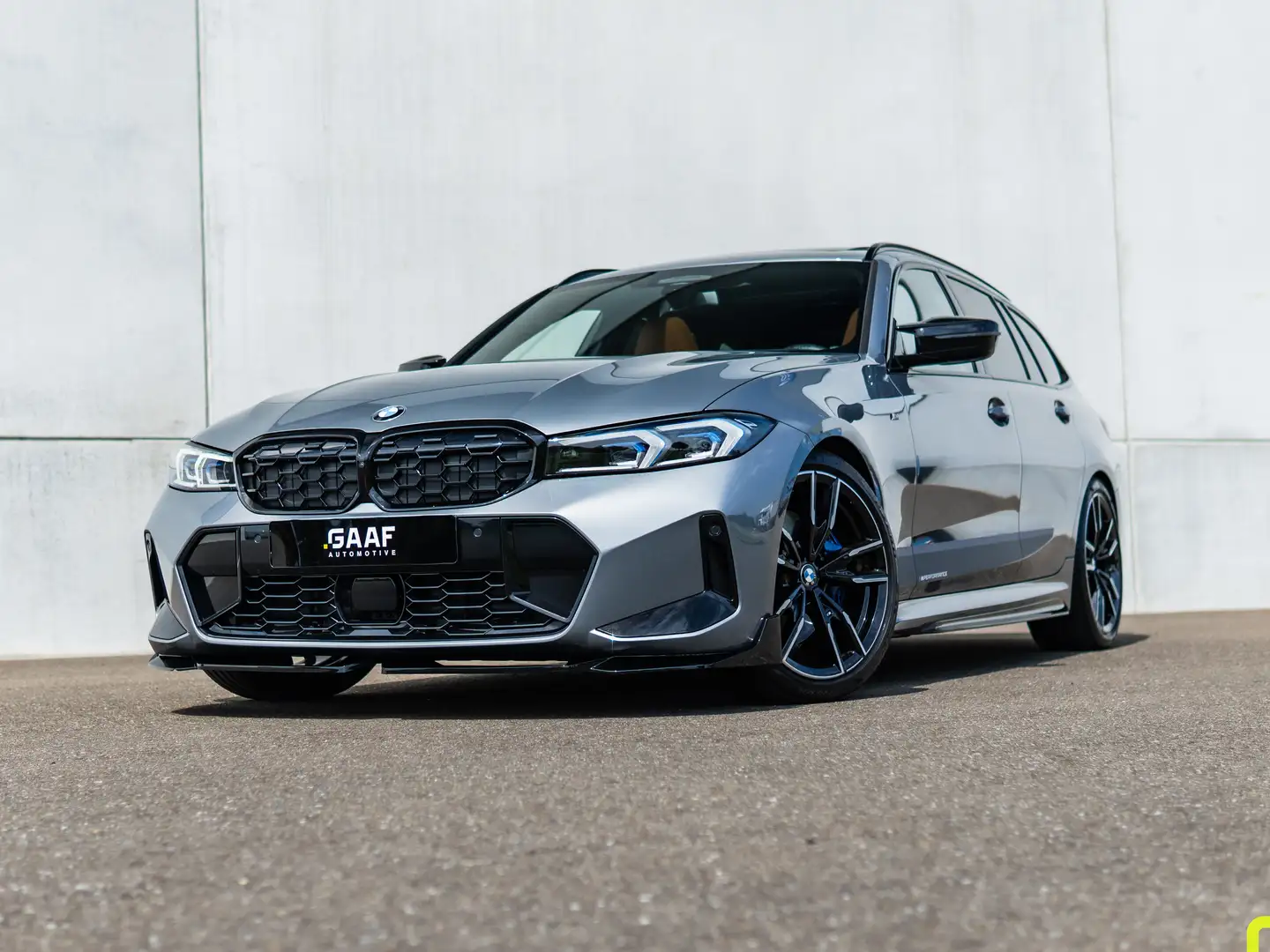 BMW 340 M340i xDrive Touring High Executive Grijs - 1