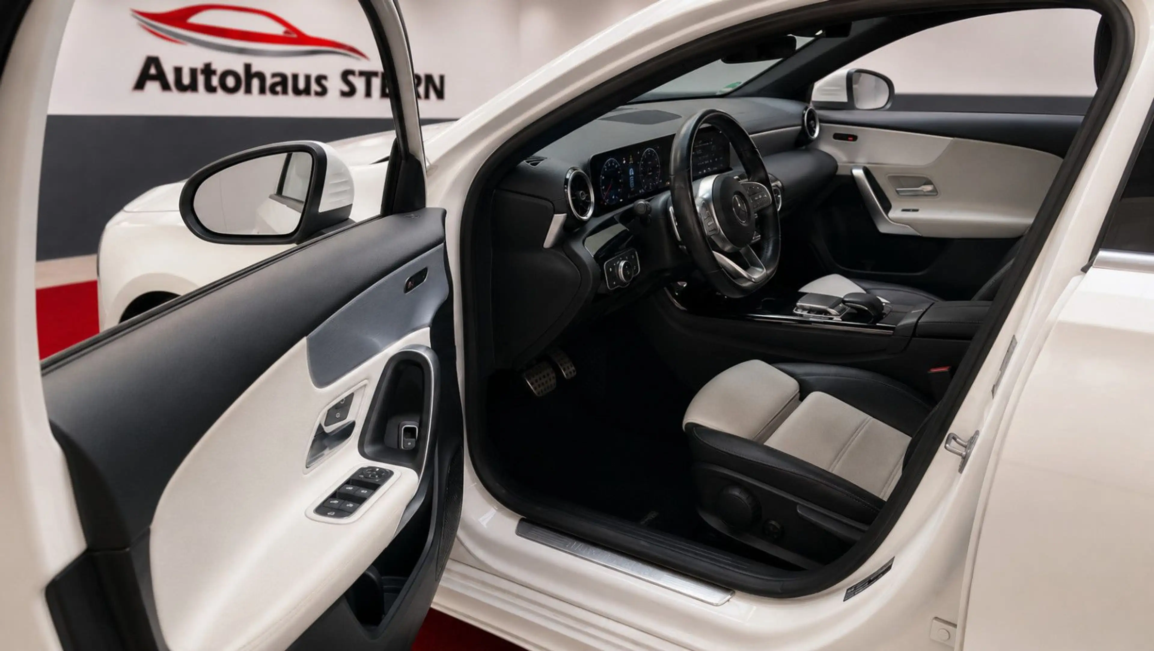 Mercedes-Benz A 200 LIMO AMG LINE *BI-INTERIOR*WIDESCREEN* — photo 8