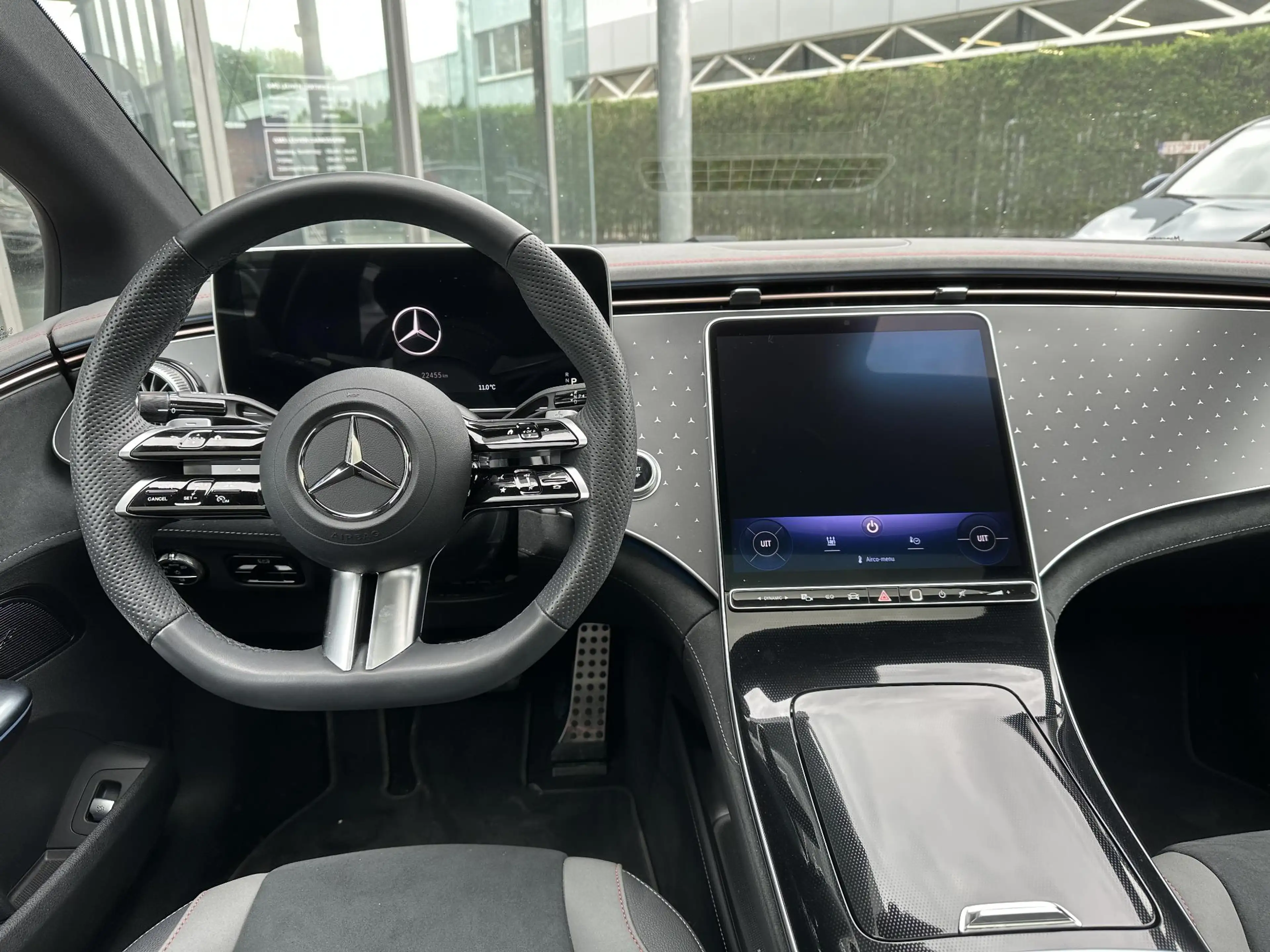 Mercedes-Benz EQE 300 AMG Line — photo 13