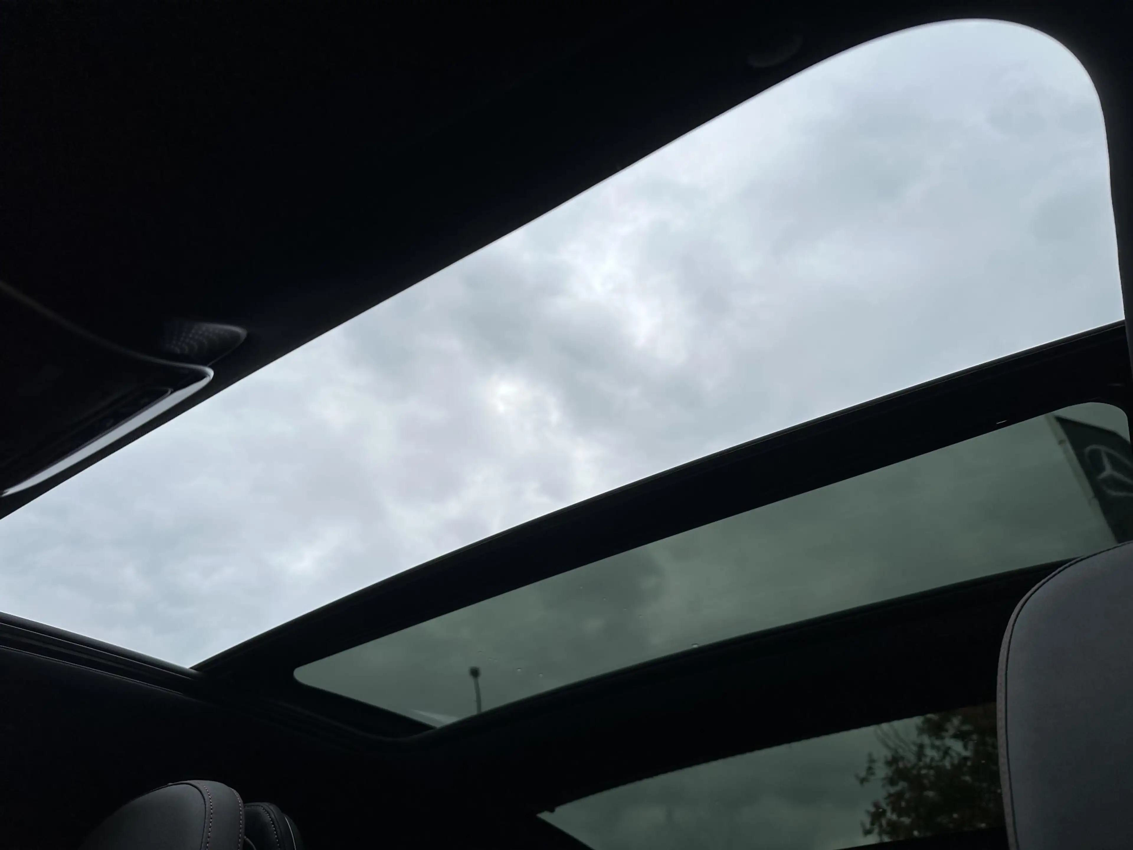 Mercedes-Benz EQE 300 AMG Line — photo 4