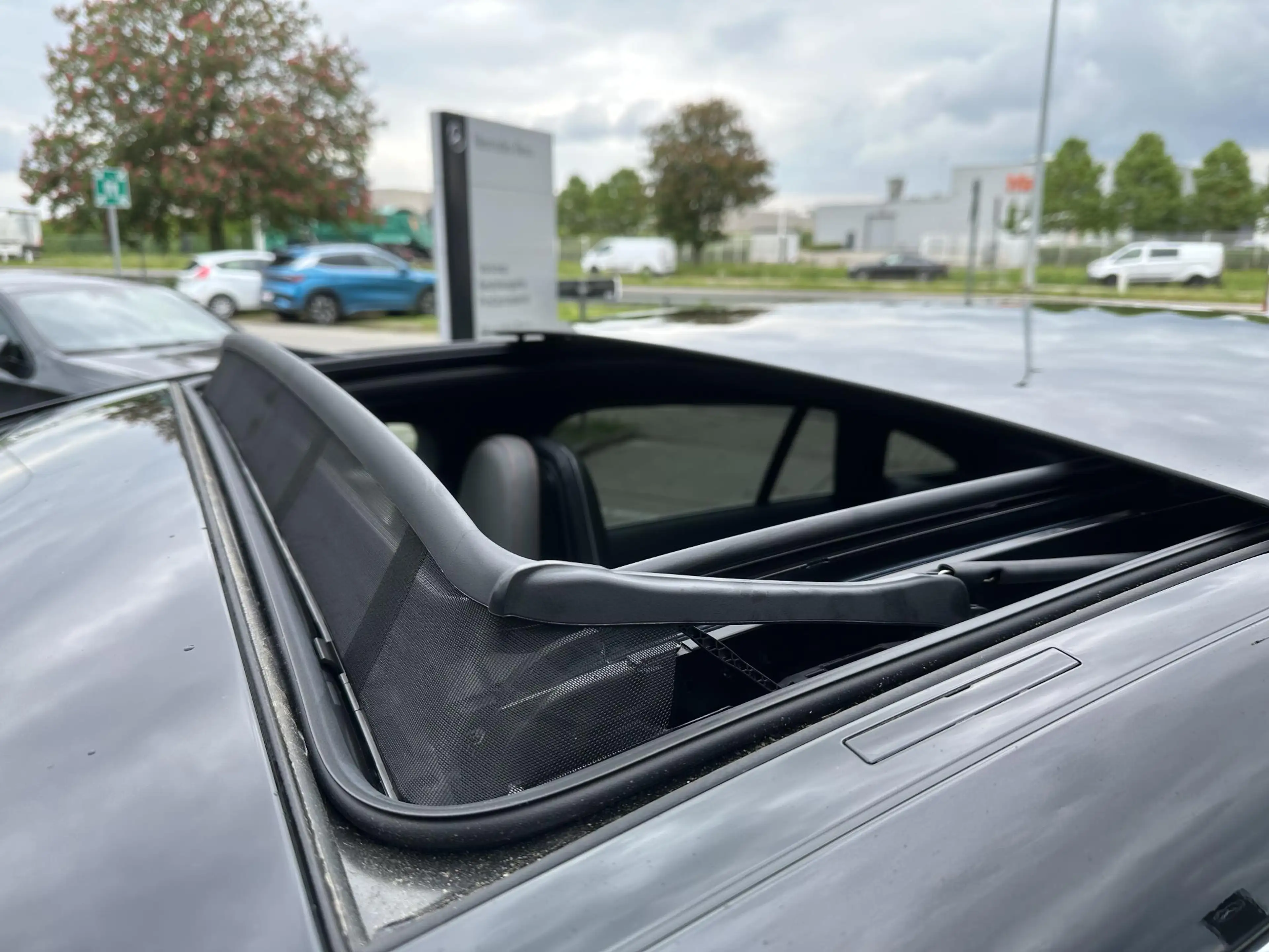 Mercedes-Benz EQE 300 AMG Line — photo 12