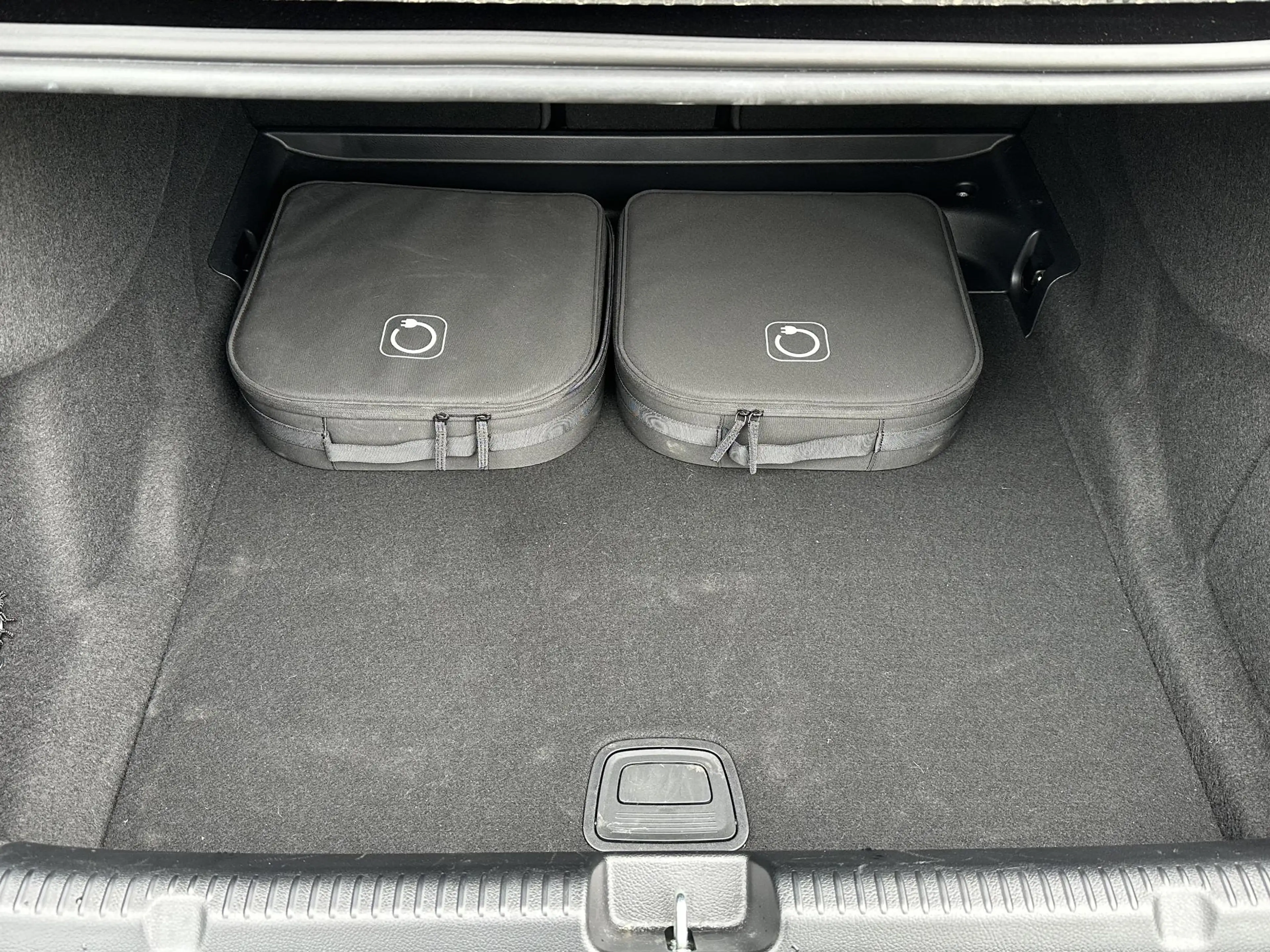 Mercedes-Benz EQE 300 AMG Line — photo 15