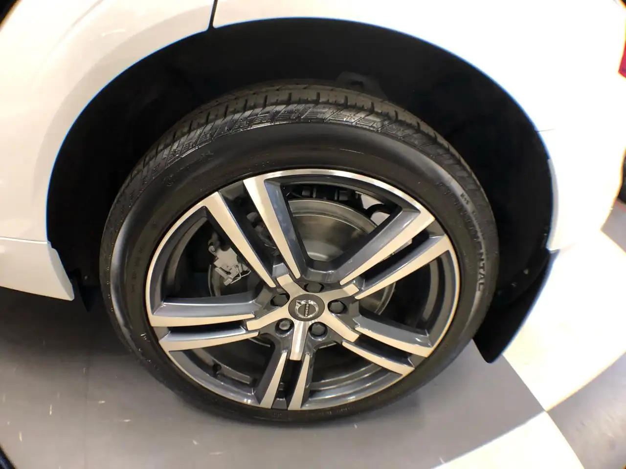 Volvo XC60 снимка Volvo XC60
