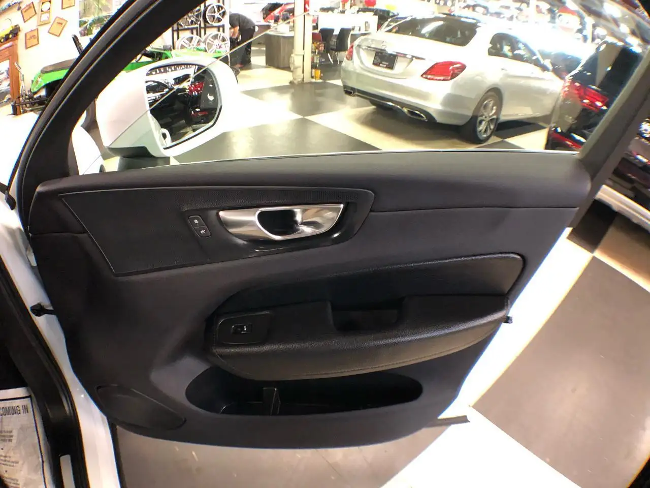 Volvo XC60 снимка Volvo XC60