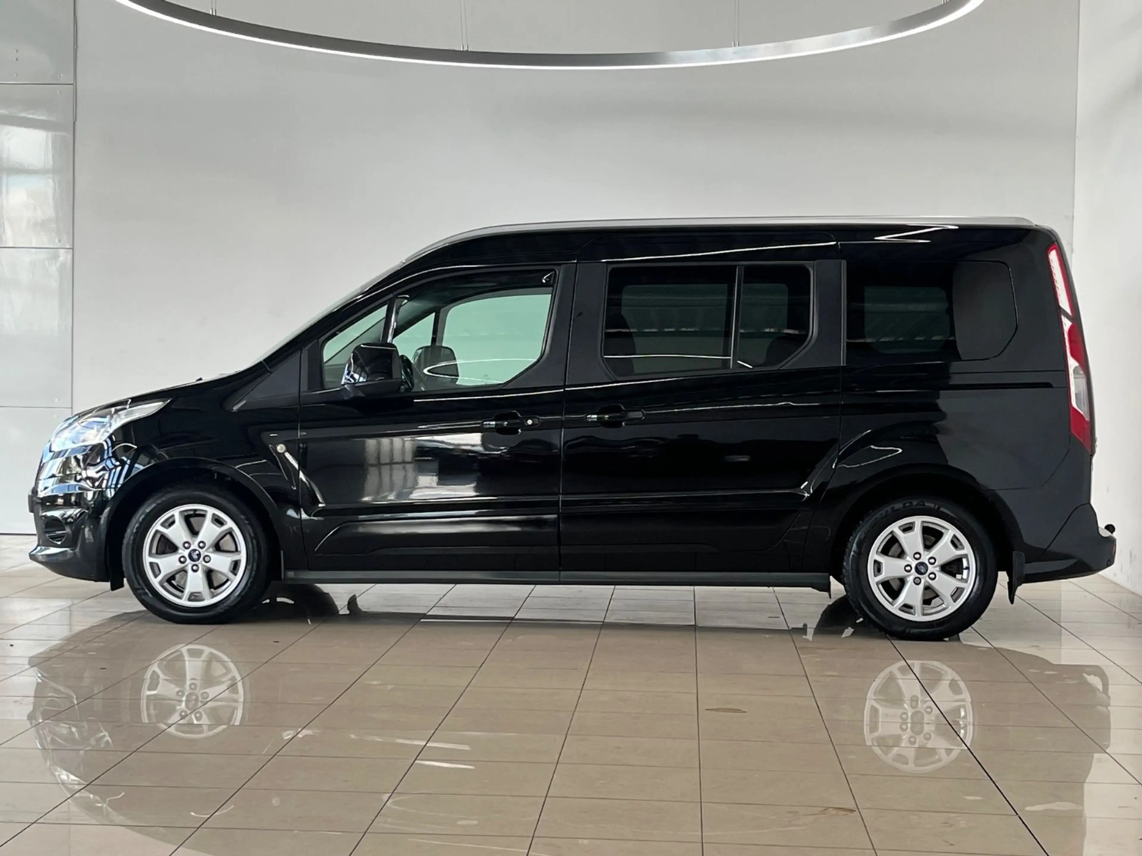 Ford Grand Tourneo Connect Titanium 7 SITZE PANO RFK — photo 5