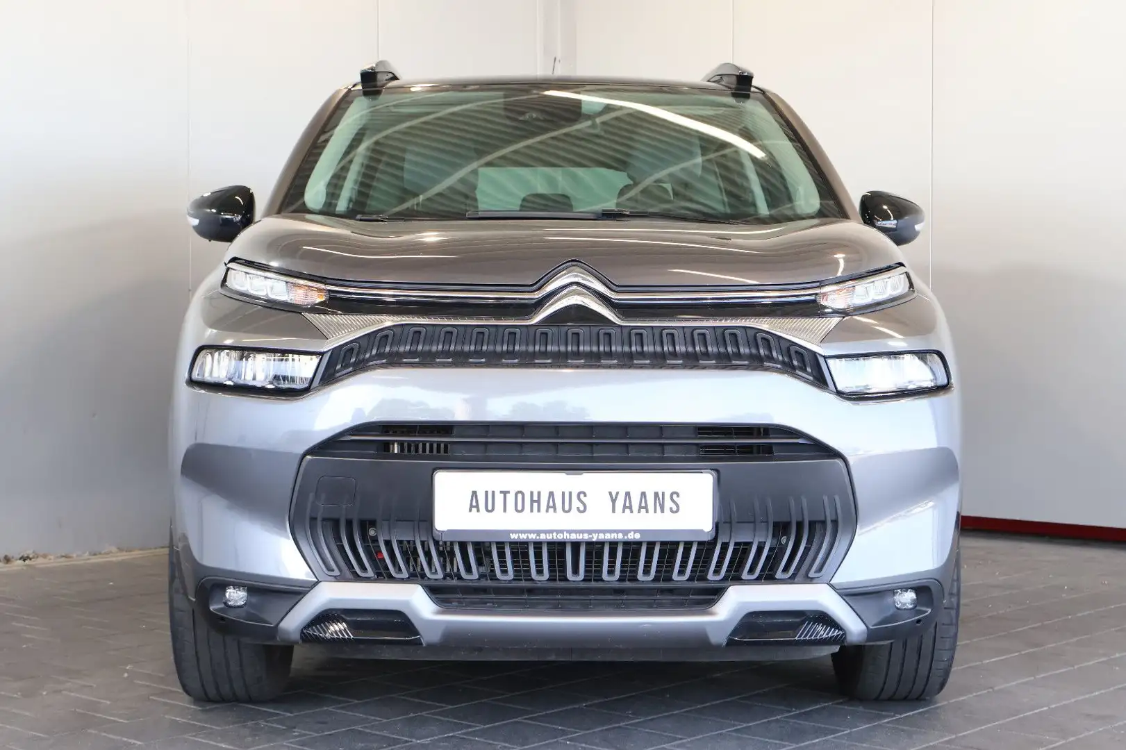 Citroen C3 Aircross 1,2 e-THP Shine Pack KEY+KAM+LED+17" Grau - 2