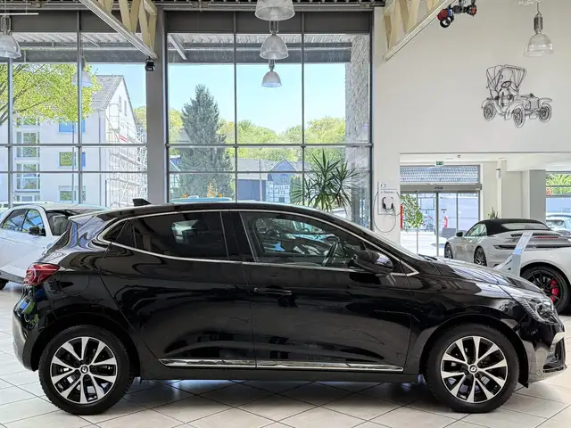 Renault Clio view 2