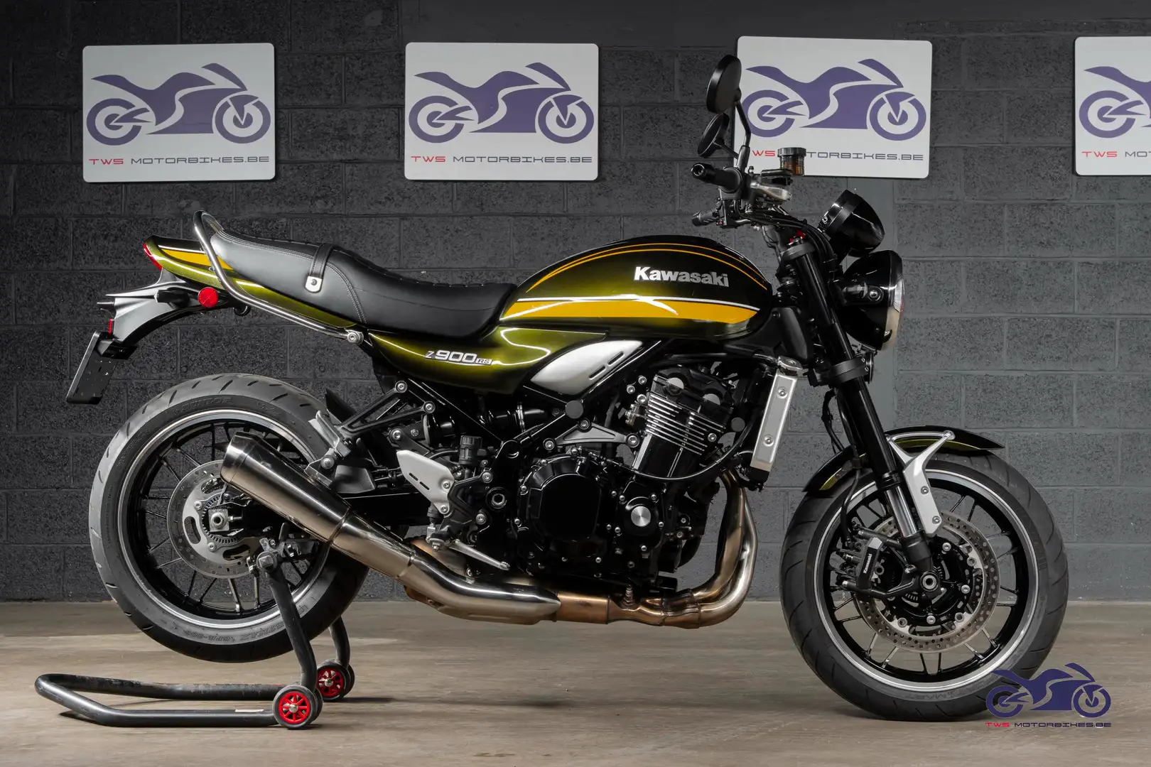 Kawasaki Z900RS Verde - 1