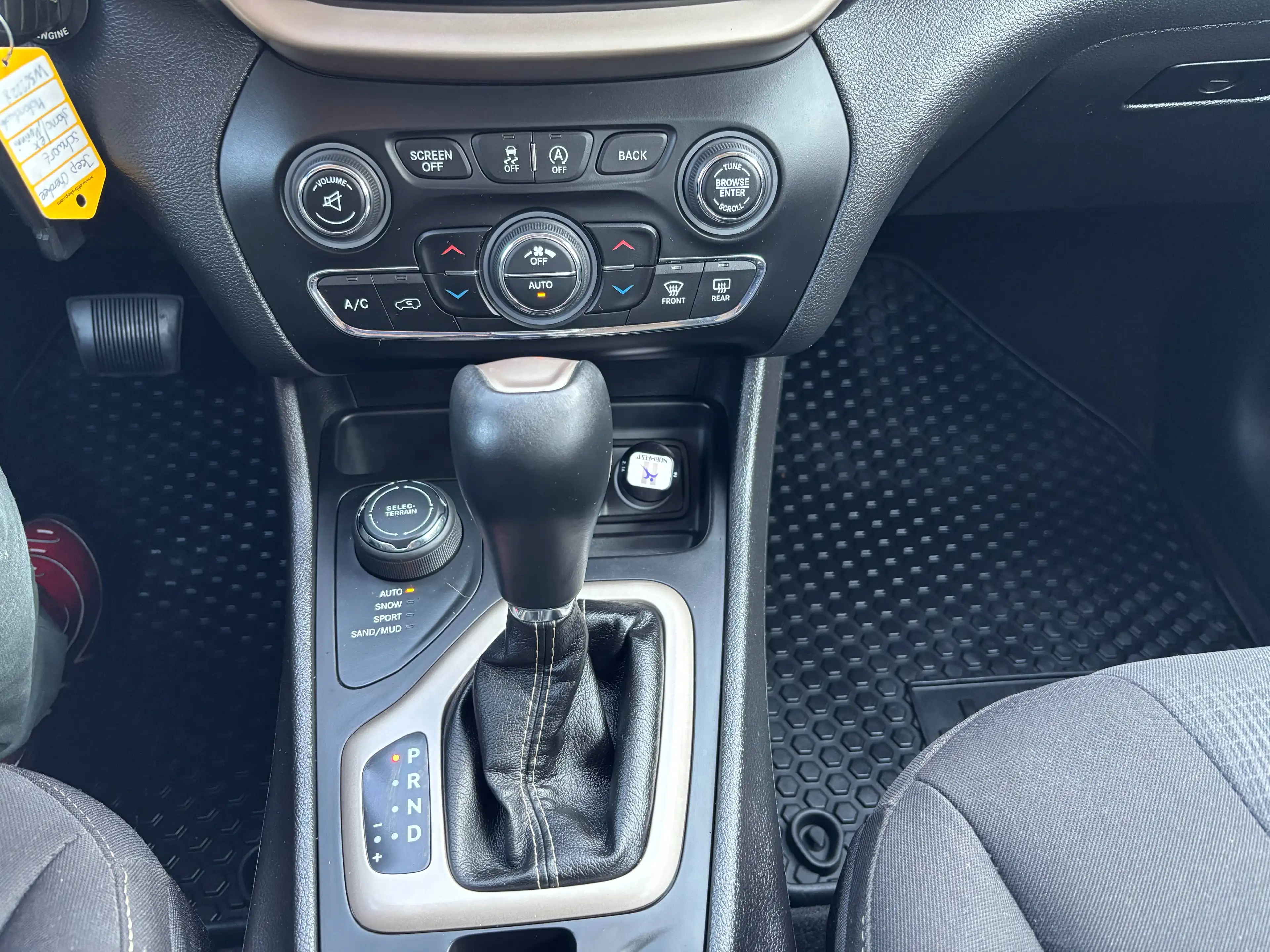 Jeep Cherokee LONGITUDE — photo 10