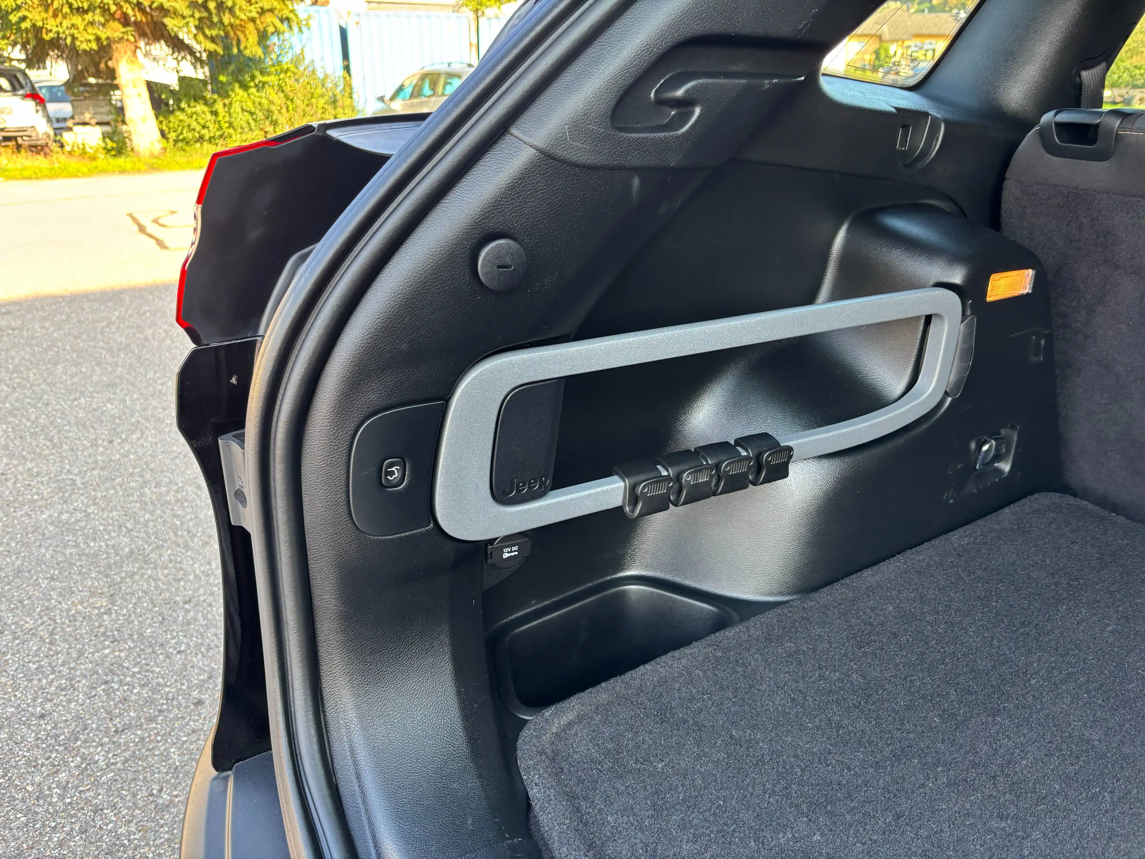 Jeep Cherokee LONGITUDE — photo 14