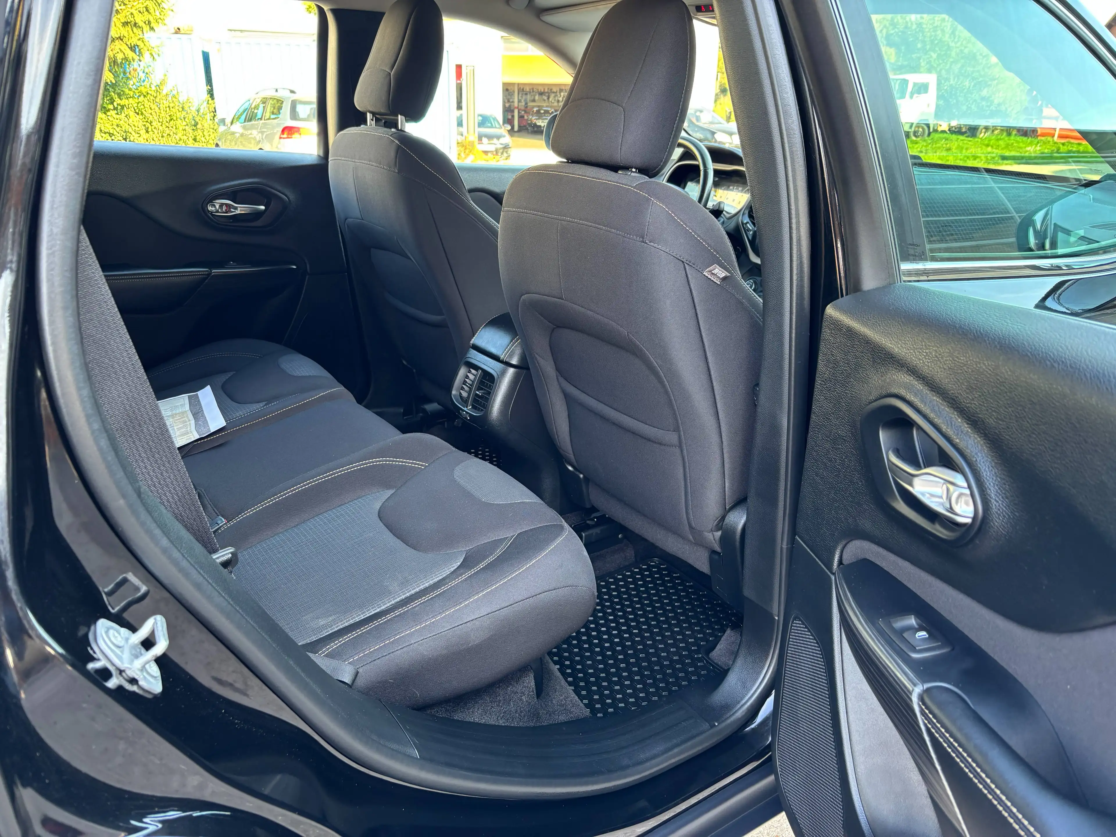 Jeep Cherokee LONGITUDE — photo 8