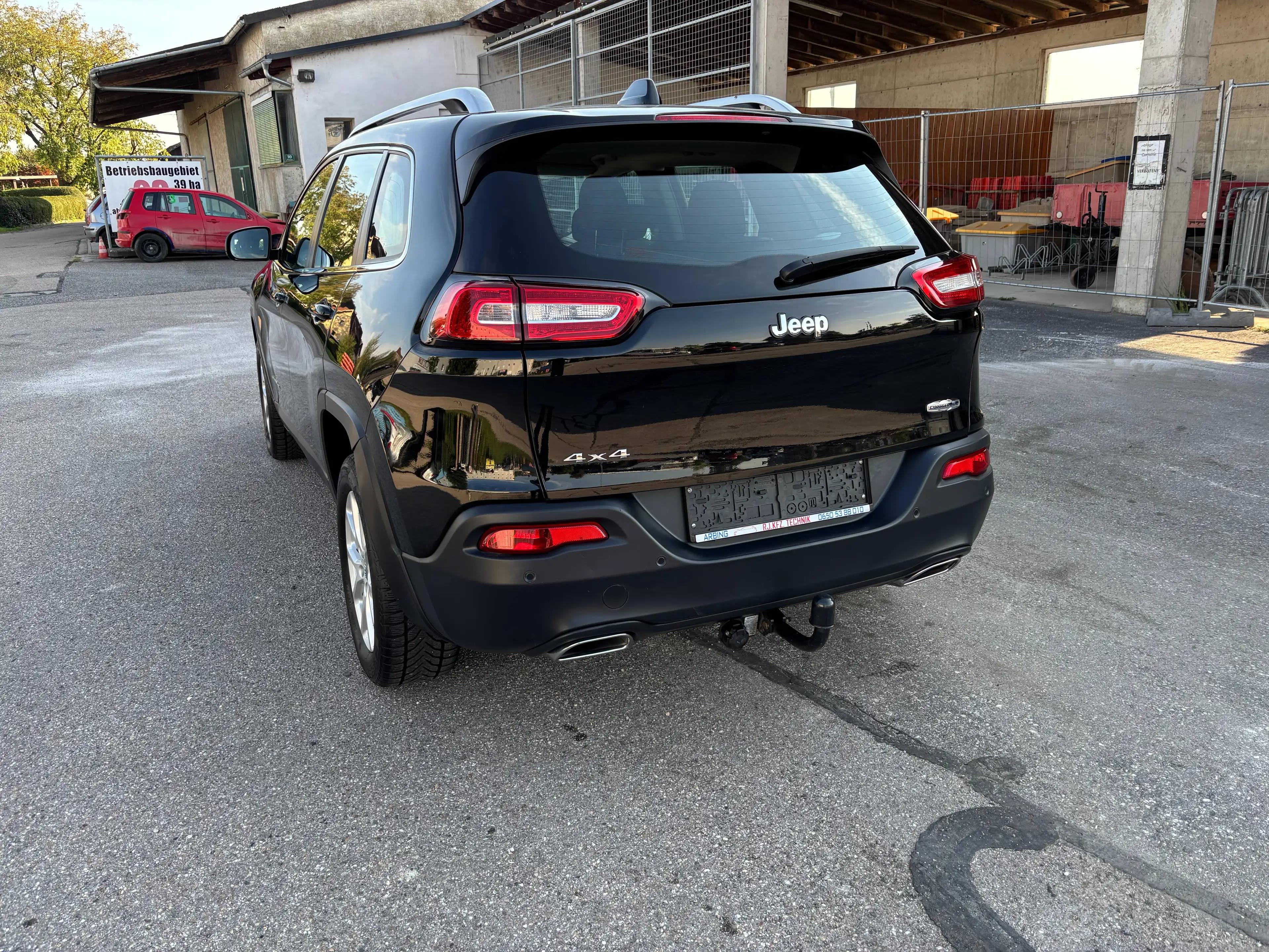 Jeep Cherokee LONGITUDE — photo 3