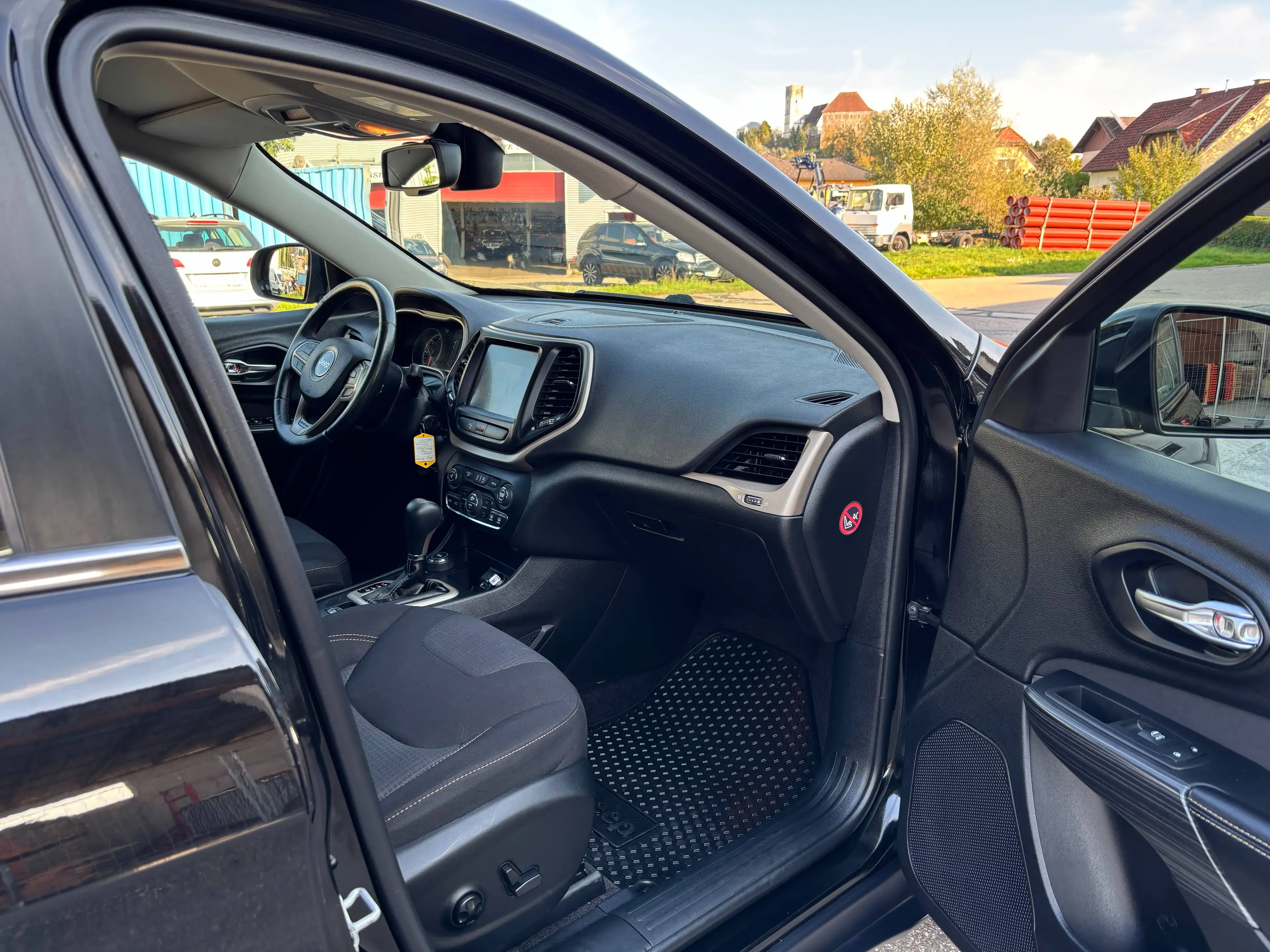 Jeep Cherokee LONGITUDE — photo 5