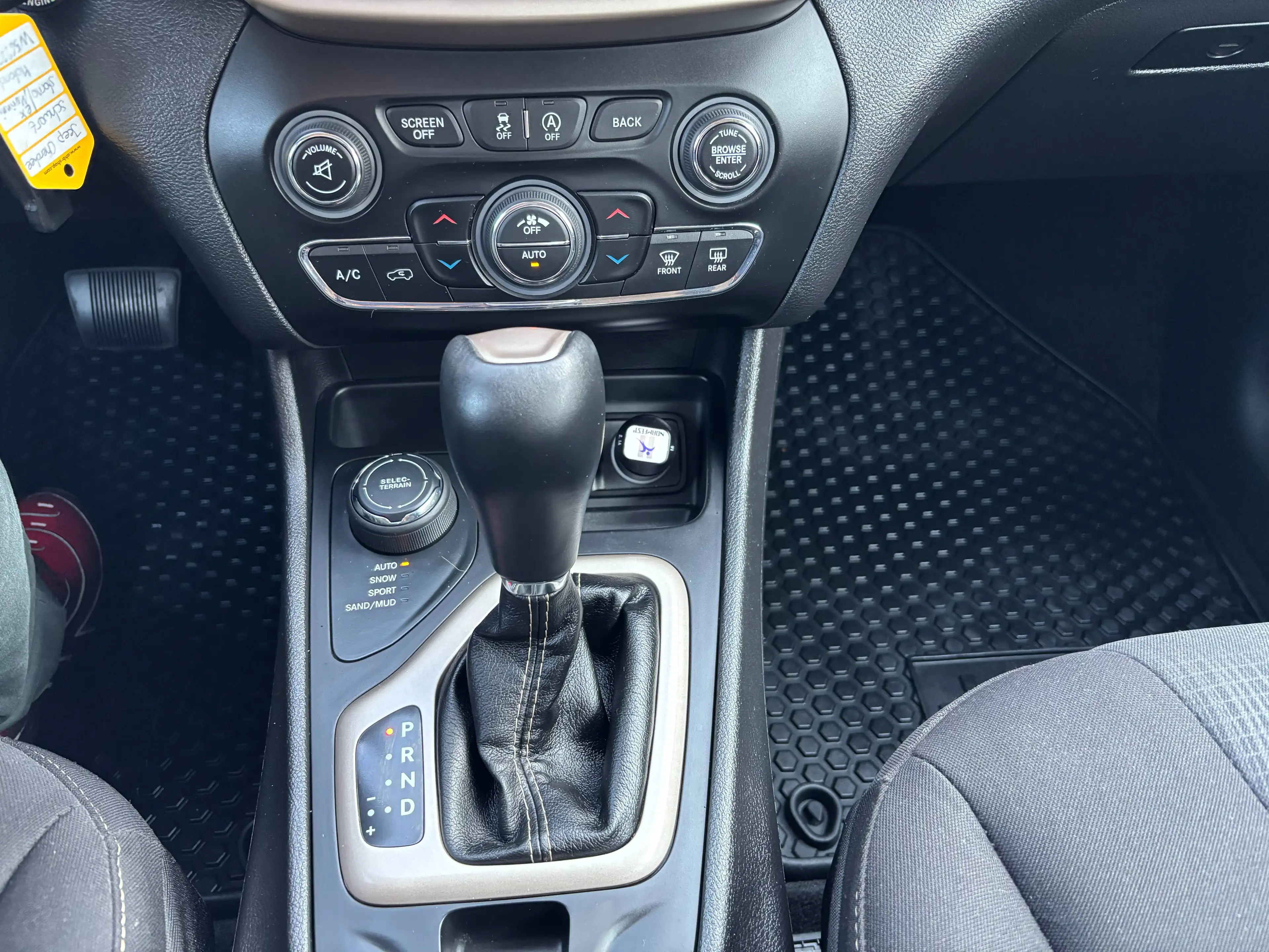 Jeep Cherokee LONGITUDE — photo 12
