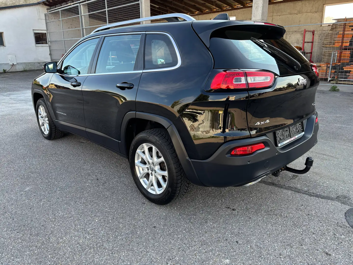 Jeep Cherokee LONGITUDE Schwarz - 2