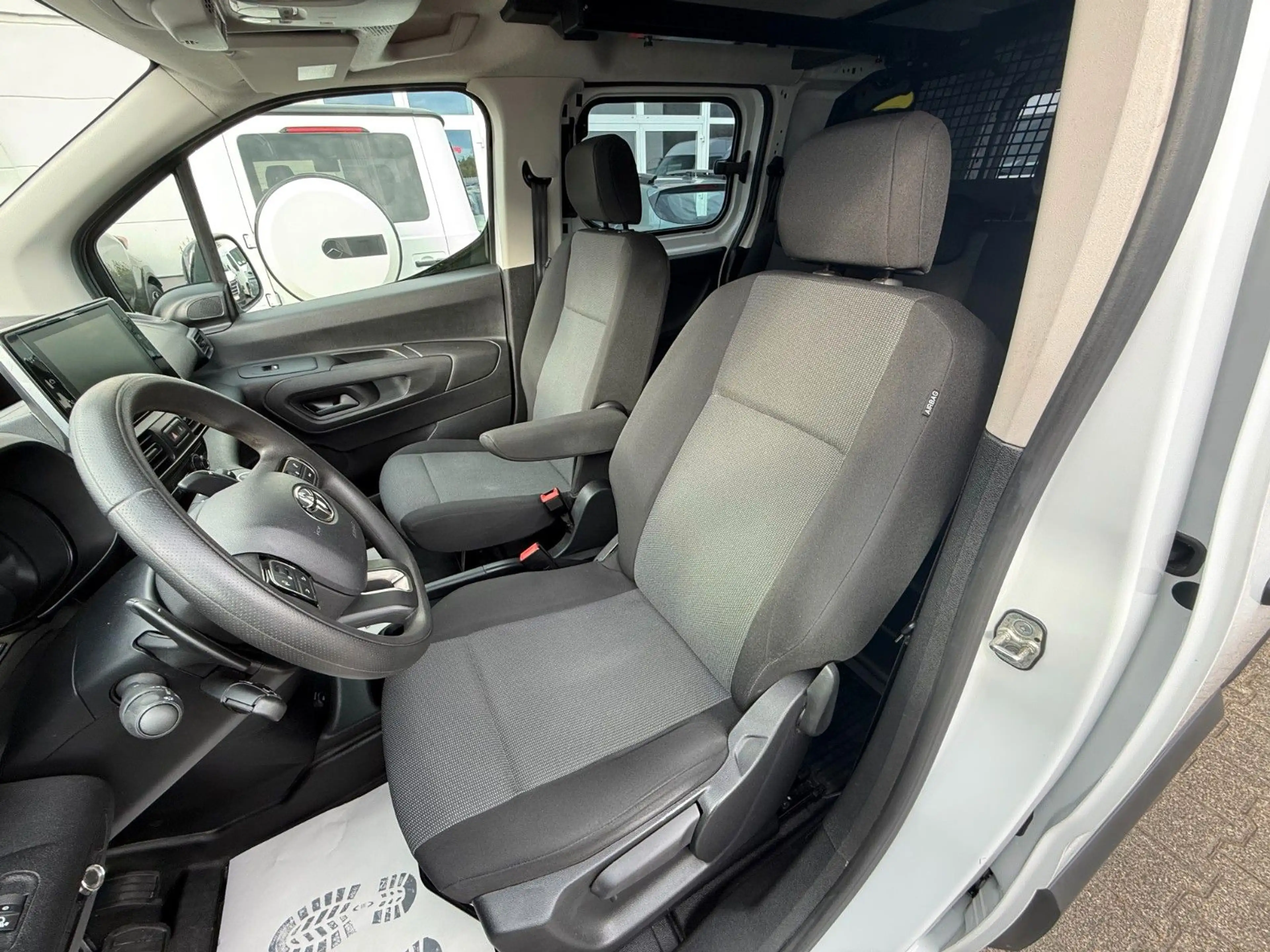 Toyota Proace L2 Doppelkabine 1.HAND/AUT/5 SITZER — photo 11