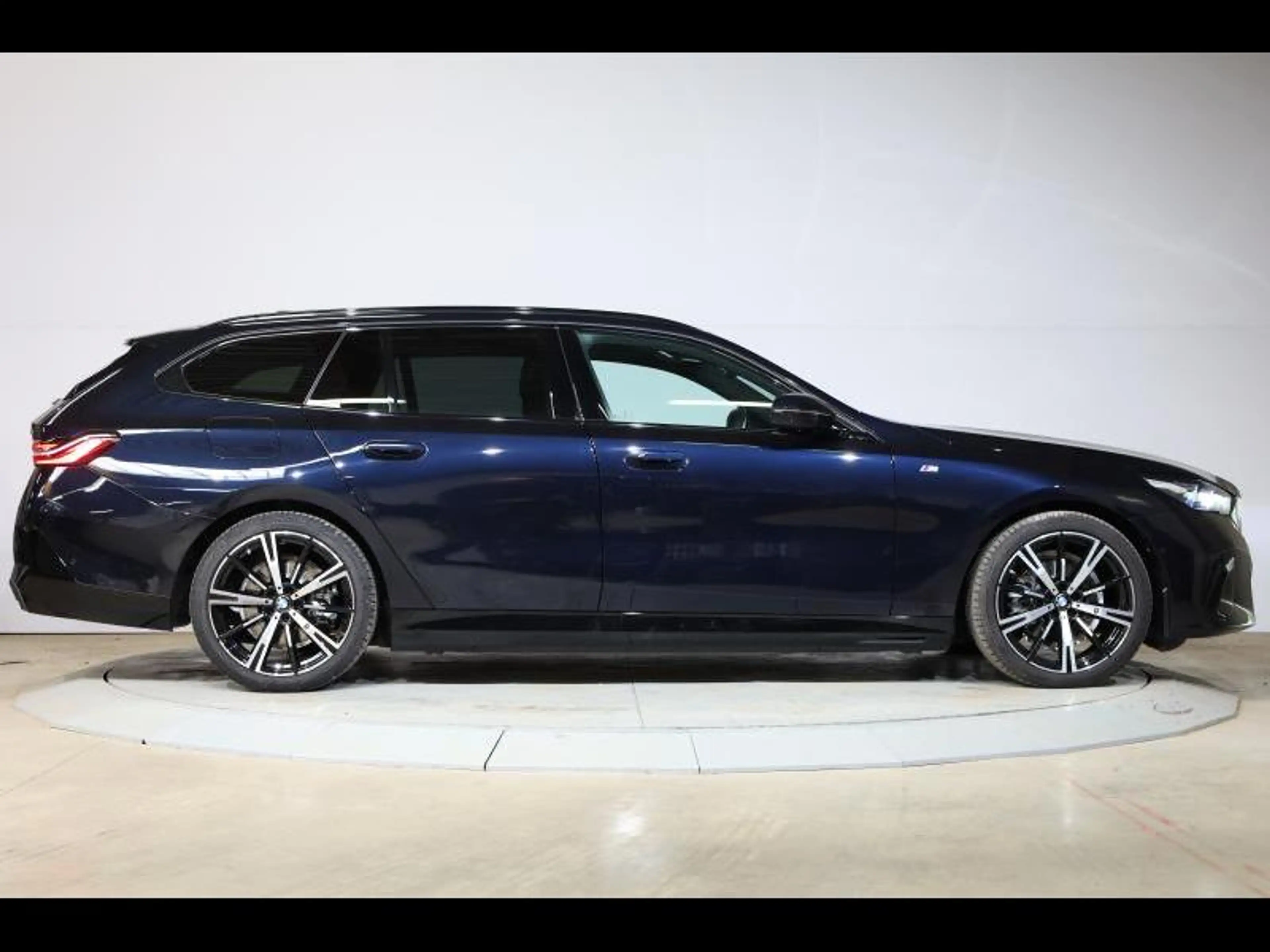 BMW 530 e Touring Kit M Sport — photo 3