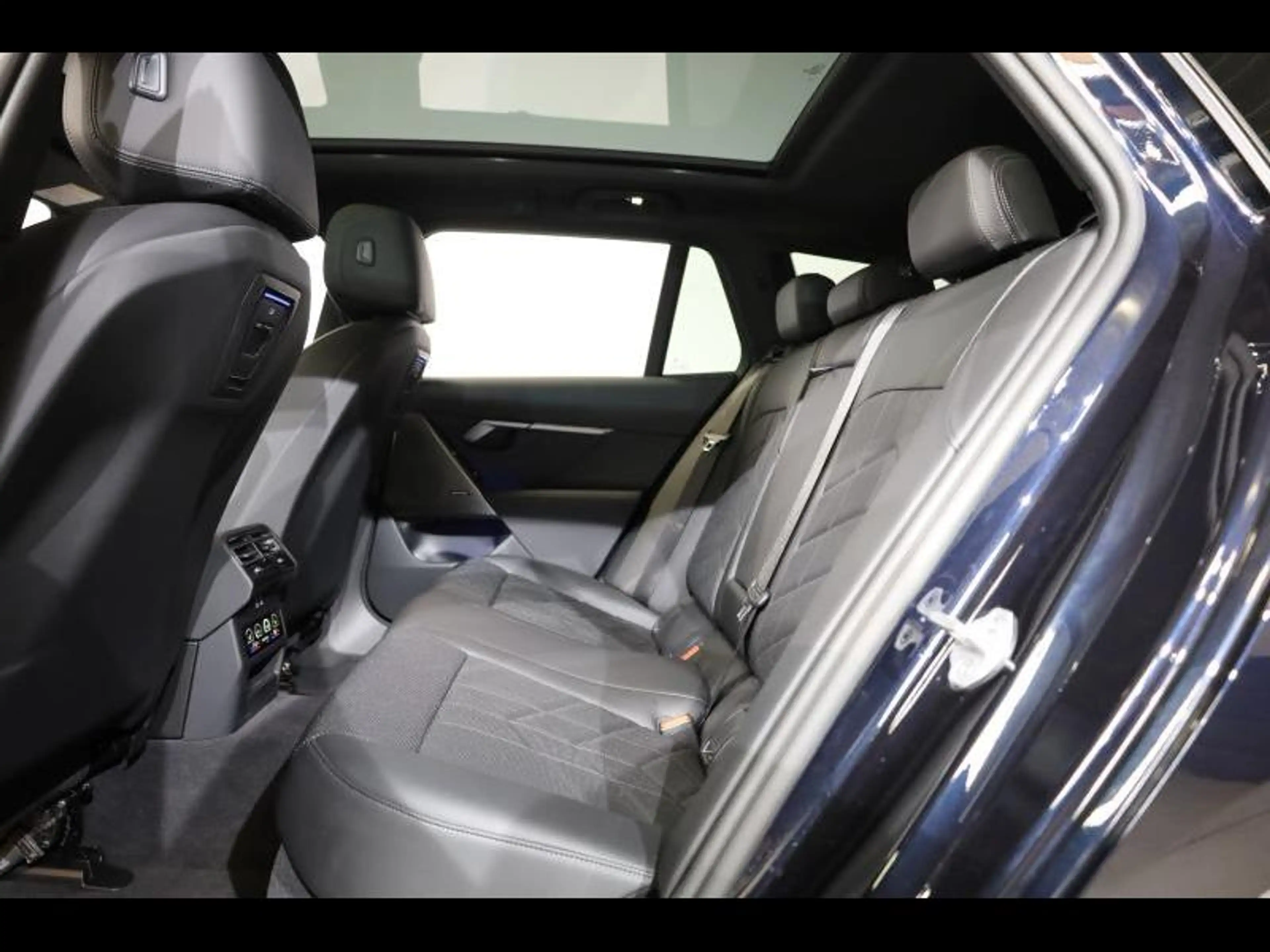 BMW 530 e Touring Kit M Sport — photo 10