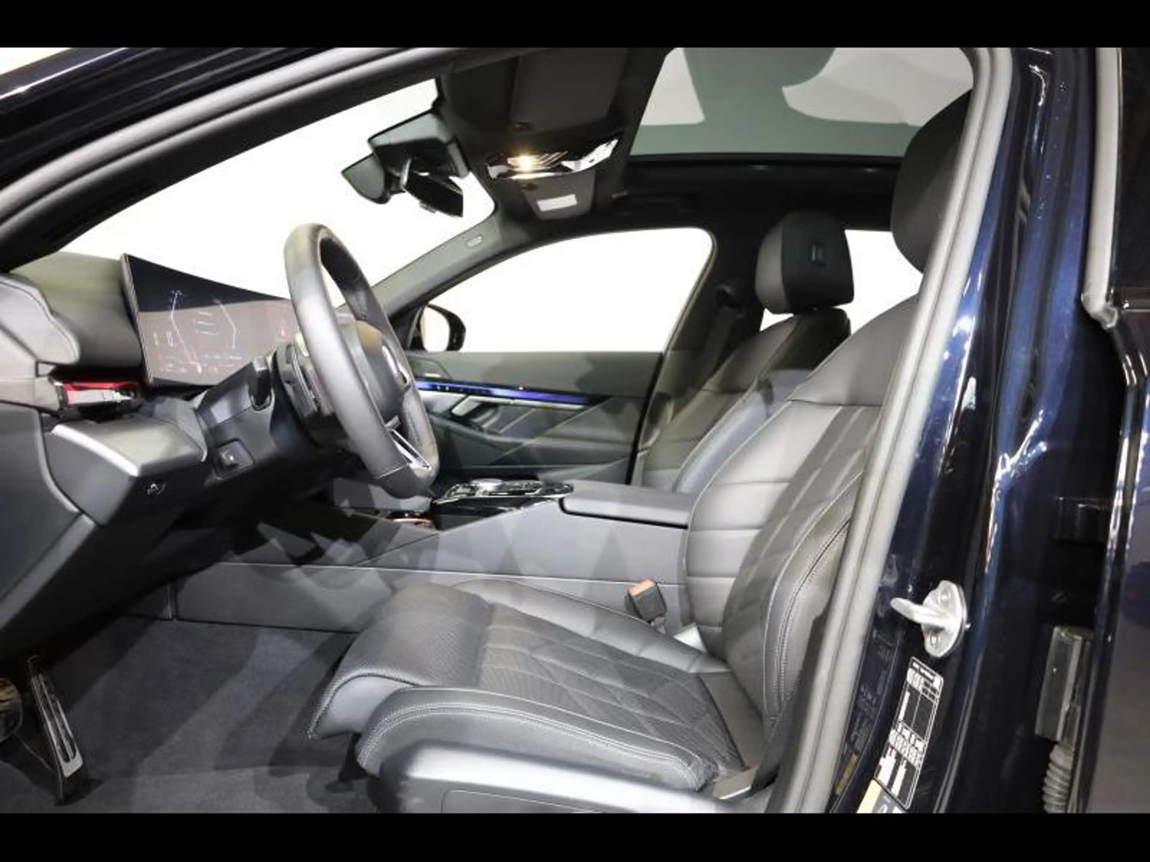 BMW 530 e Touring Kit M Sport — photo 9