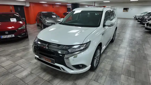 Mitsubishi Outlander main image