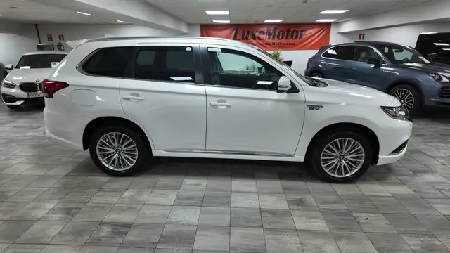 Mitsubishi Outlander view 7