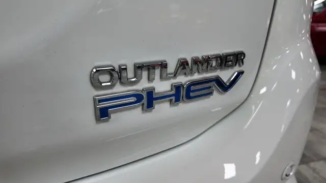 Mitsubishi Outlander view 14