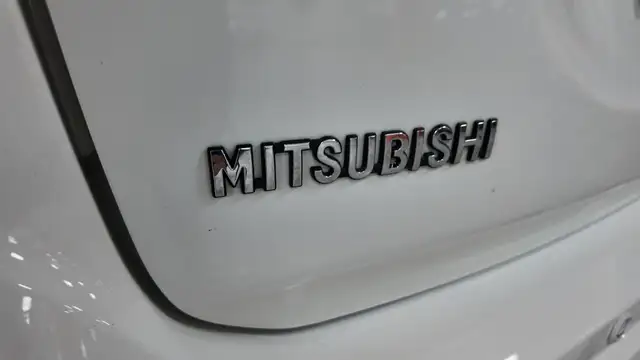 Mitsubishi Outlander view 13