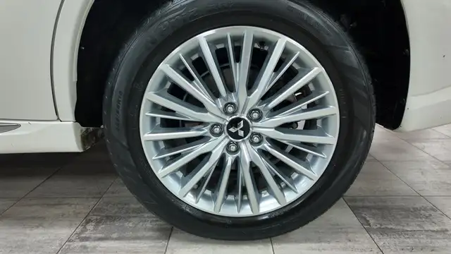 Mitsubishi Outlander view 12