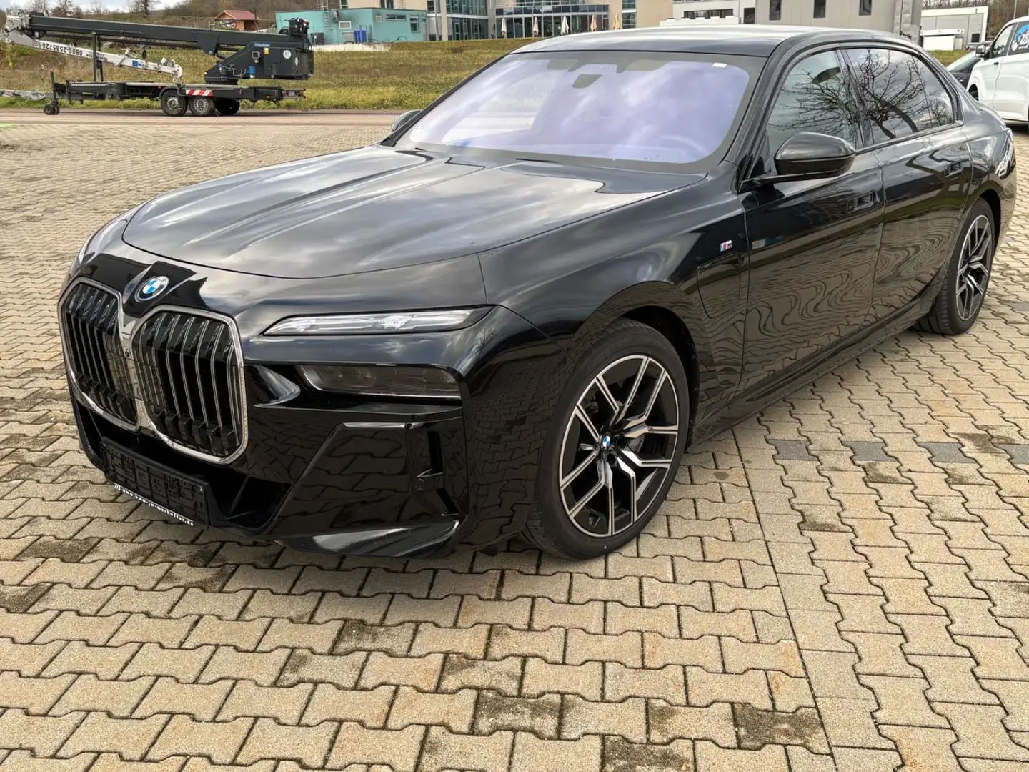 BMW 740 d xDrive MSport SkyDACH Standhzg Schwarz - 1