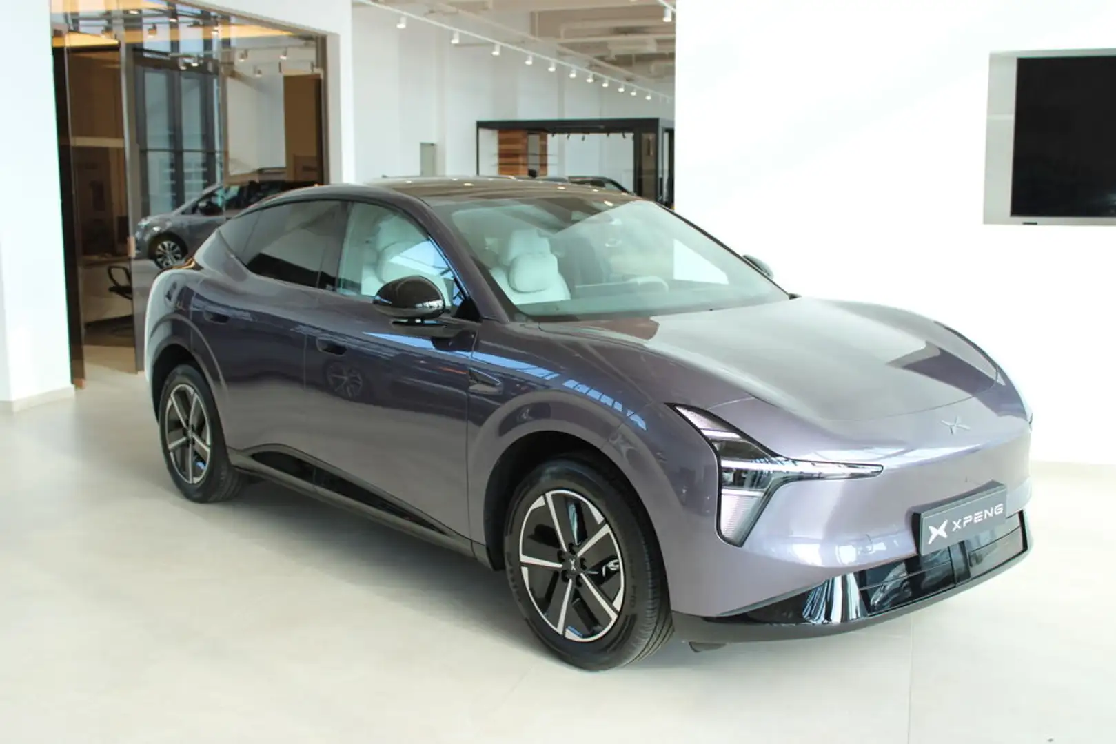 Xpeng Sonstige L03 Long Range 70,4kWh RWD Violett - 1
