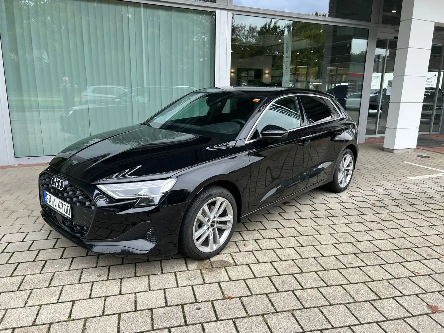 Audi A3 Sportback 35 TFSI LED, GRA, SHZ, RearView, Vi Schwarz - 2