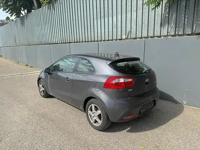 Kia Rio view 3