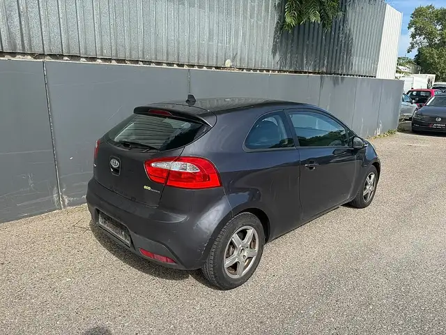 Kia Rio view 6