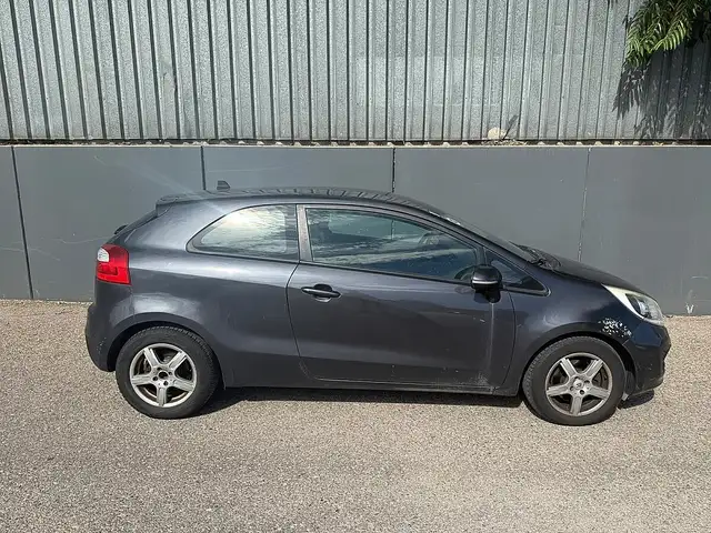 Kia Rio view 5