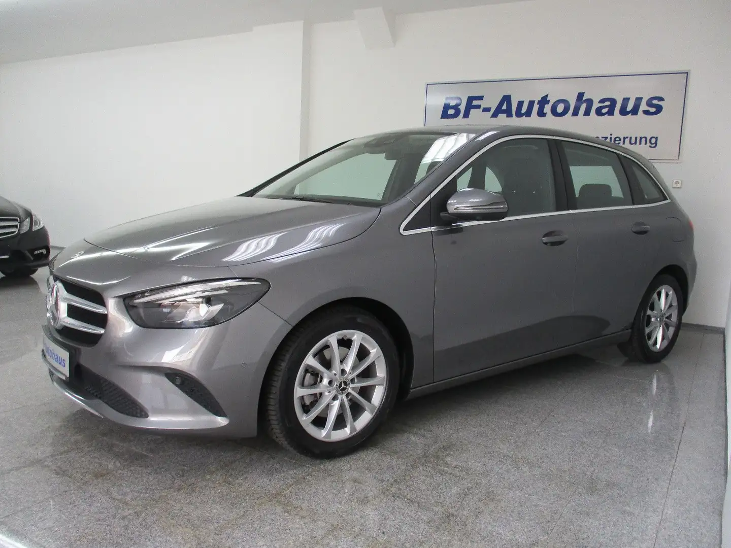 Mercedes-Benz B 200 4MATIC Automatik/Leder/Navigation/LED Grau - 2