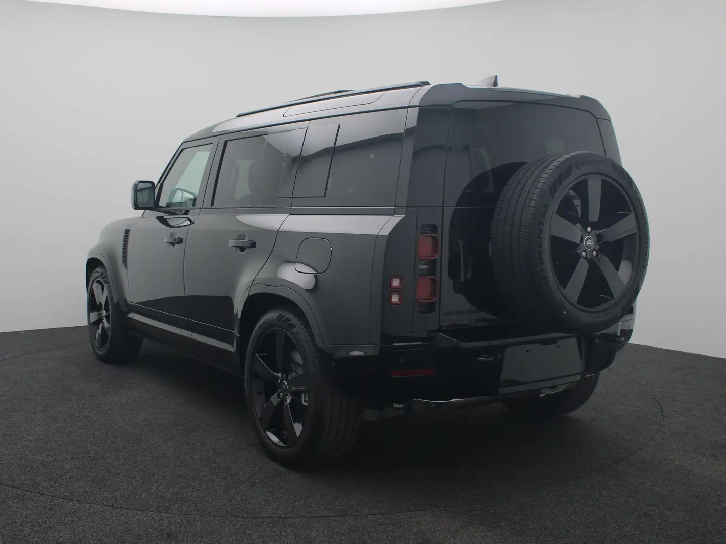 Land Rover Defender 110 2.0 P300e 110 X-Dynamic SE | Cold Climate Pack Zwart - 2
