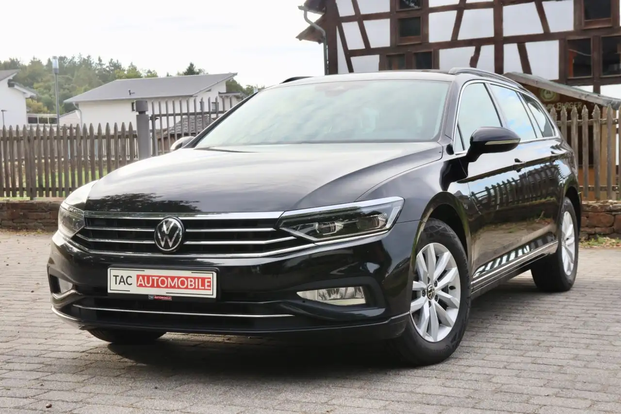 Volkswagen Passat Variant Adaptiv-LED*AHK*RFK*ACC*1.HD*TOP — photo 1 of 28