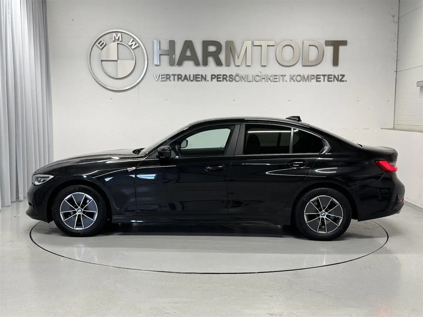 BMW 318 d Чорний - 2