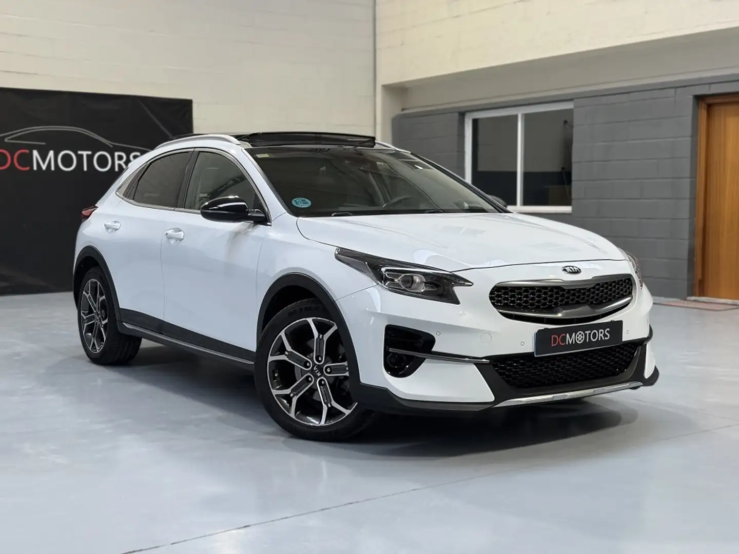 Kia XCeed 1.4 T-GDi Eco-Dynamics Emotion Weiß - 2