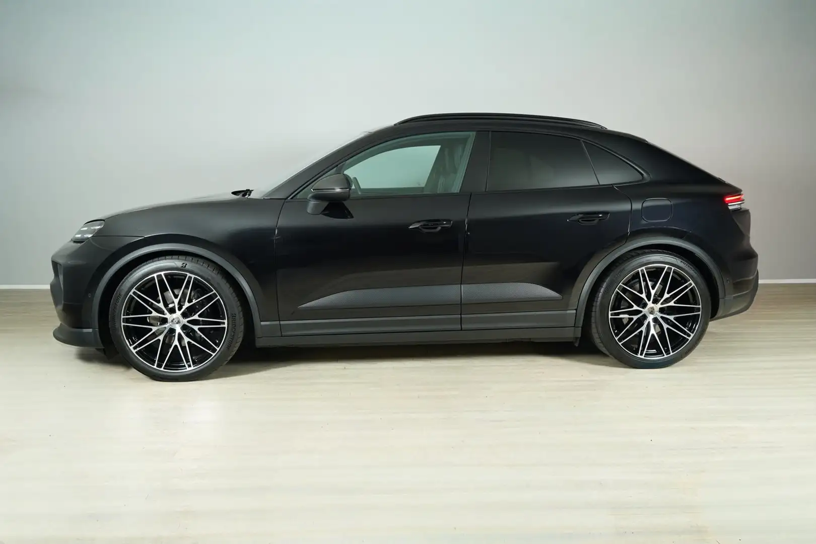 Porsche Macan 4 Schwarz - 2