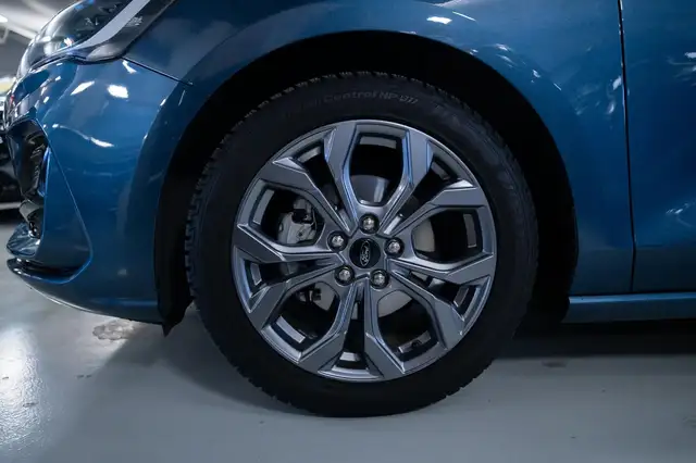 Ford Focus view 15