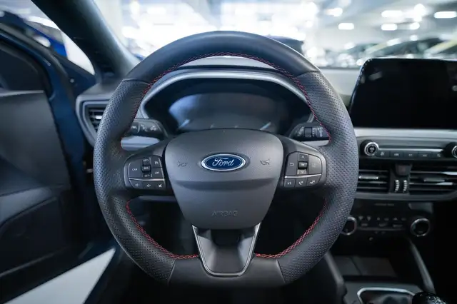 Ford Focus view 11