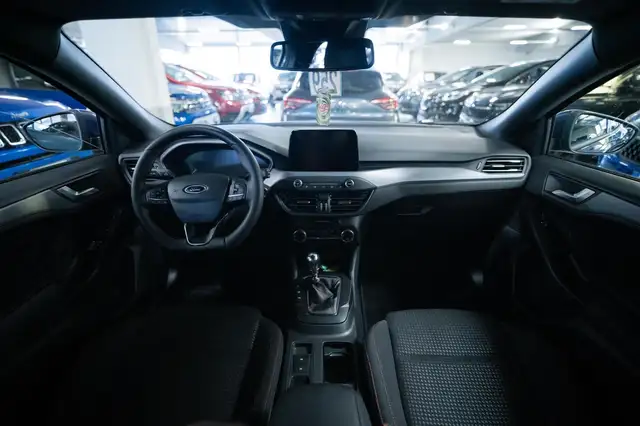 Ford Focus view 9